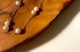 如何挑选具有珍珠光泽的高品质珍珠耳环？